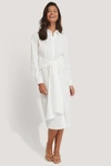 NA-KD CLASSIC TIE FRONT SHIRT DRESS WHITE