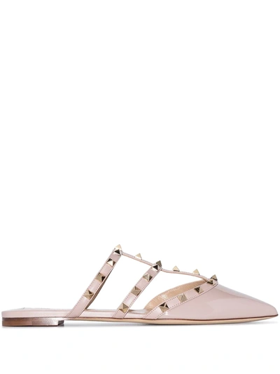 Valentino Garavani Neutral Rockstud Patent Leather Mules In Poudre