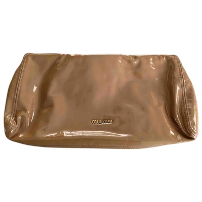 Pre-owned Miu Miu Patent Leather Clutch Bag In Beige