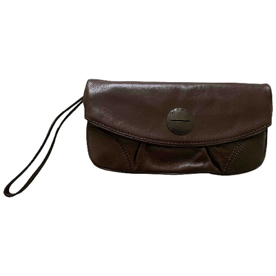 Pre-owned Gerard Darel Leather Clutch Bag In Brown