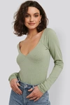 NA-KD CUP DETAIL LONG SLEEVE BODY GREEN