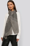 NA-KD GRAPHIC PATTERNED BIG WOVEN SCARF - MULTICOLOR