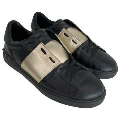 Pre-owned Valentino Garavani Rockstud Leather Low Trainers In Black