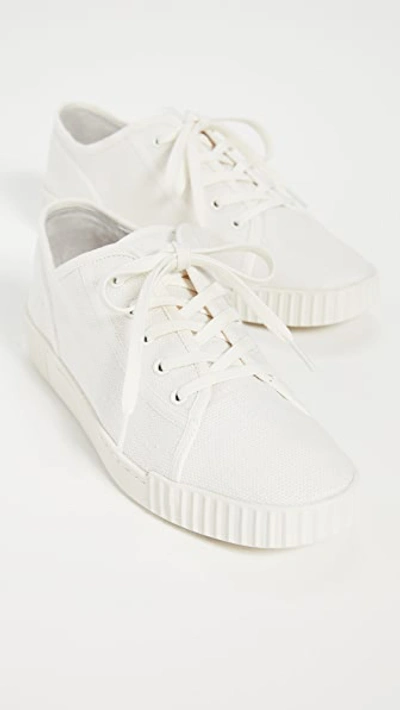 Vince Wyeth Trainers In White