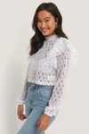 NA-KD LACE FRILL TOP WHITE