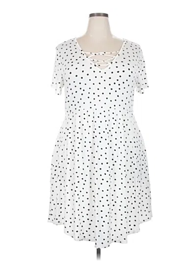 Pre-owned 24/7 Maurices Casual Dress In White