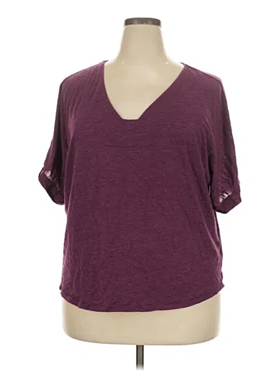 Pre-owned 24/7 Maurices Short Sleeve T-shirt In Burgundy