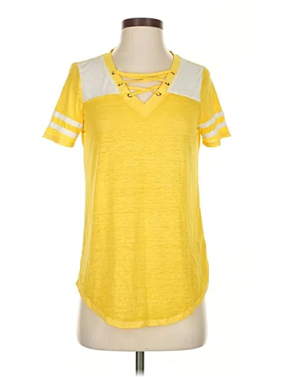 Pre-owned 24/7 Maurices Short Sleeve T-shirt In Yellow