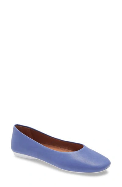 Gentle Souls By Kenneth Cole By Kenneth Cole Eugene Travel Ballet Flats Women's Shoes In Indigo Leather