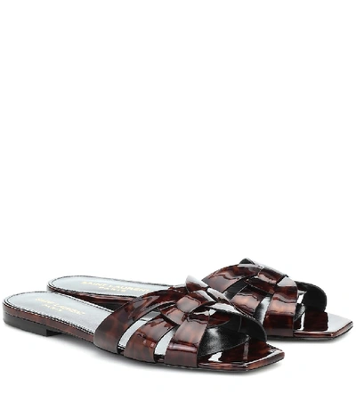 Saint Laurent Nu Pieds Woven Tortoiseshell-effect Patent-leather Slides In Brown