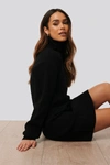 ANIKA TELLER X NA-KD HIGH NECK OVERSIZED LONG KNIT - BLACK