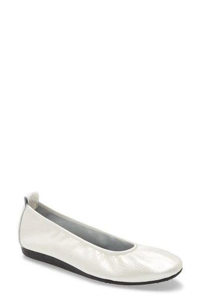 Arche Lamour Ballet Flat In Blanc Patent Leather