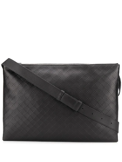 Bottega Veneta Intrecciato-embossed Leather Messenger Bag In Black