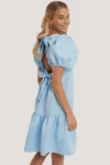 NA-KD TIE BACK STRUCTURED DRESS - BLUE