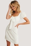 NA-KD STRUCTURED BOW DRESS - WHITE