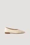 NA-KD POINTY V-CUT BALLERINAS - OFFWHITE