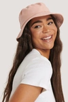NA-KD FAUX LEATHER BUCKET HAT - PINK