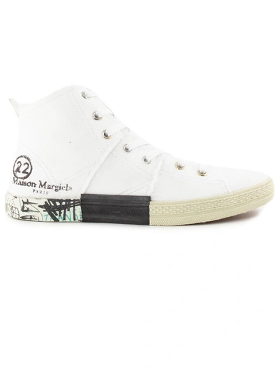 Maison Margiela High-top-sneakers Mit Graffiti-print In Bianco