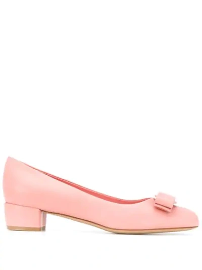 Ferragamo Decollete In Vernice Con Fiocco Vara In Pink