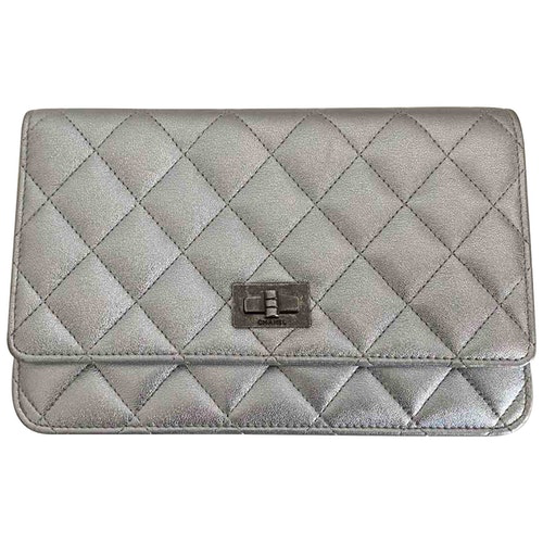 Pre-Owned Chanel Wallet On Chain Silver Leather Handbag | ModeSens
