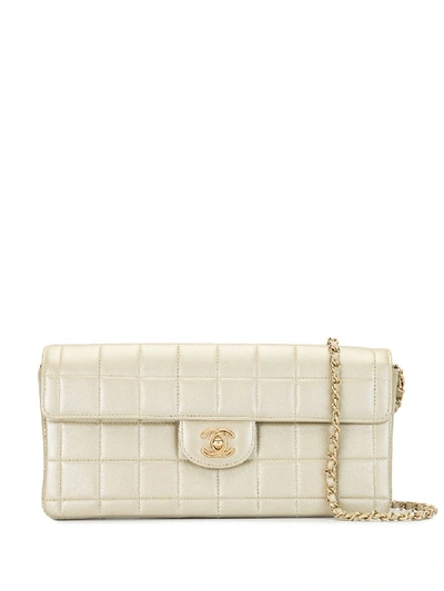 Pre-owned Chanel 2002 Choco Bar Shulder Bag In White