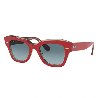 Ray Ban State Street Sunglasses Red Frame Blue Lenses 49-20 In Rot Auf Grau Transparent
