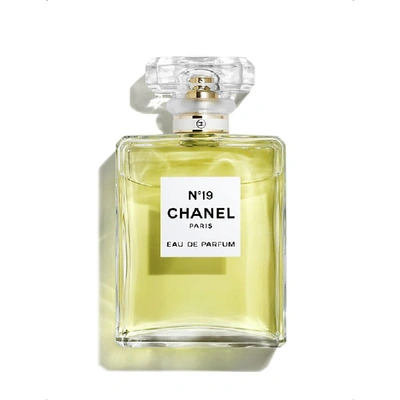 Chanel Womens <strong>n&ordm;19</strong> Eau De Parfum Spray