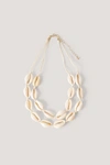 NA-KD DOUBLE SHELL LAYERED NECKLACE - BEIGE