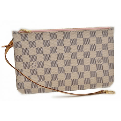Pre-Owned Louis Vuitton Neverfull White Cloth Clutch Bag | ModeSens
