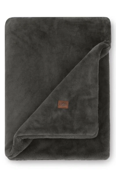 Ugg Coastline Plush Throw Blanket In Charcoal