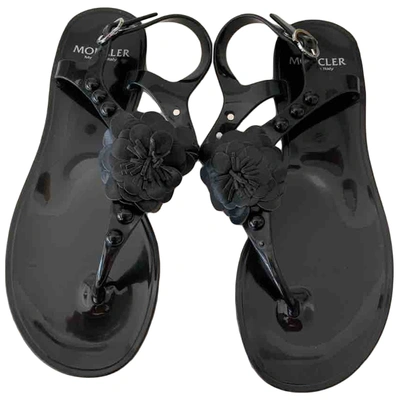 Pre-owned Moncler Flip Flops In Black