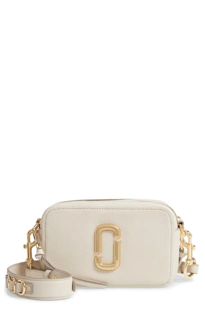 The Marc Jacobs The Softshot 21 Crossbody Bag In Cream