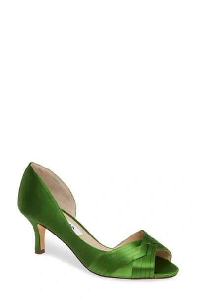 Nina Contesa Pumps Women's Shoes In Apple Green Satin