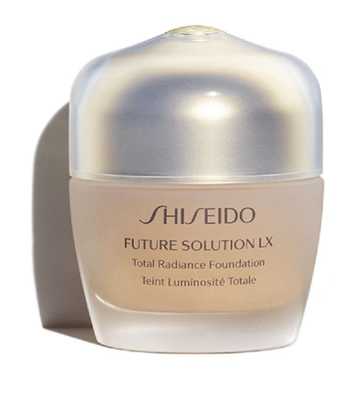 Shiseido Future Solution Lx Total Radiance Foundation Spf 15 In Gold Tone