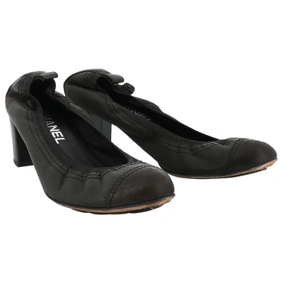 Pre-owned Chanel Leather Ballet Flats In Black