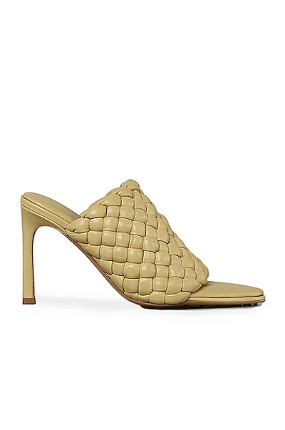 Bottega Veneta Padded Leather Sandals In Tapioca