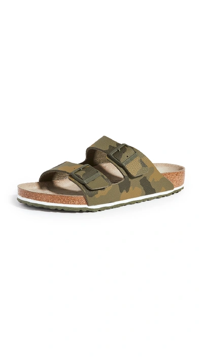 Birkenstock 搭扣迷彩凉鞋 In Green