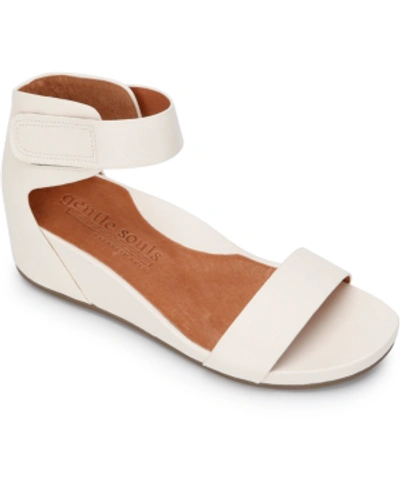 Gentle Souls By Kenneth Cole Women's Georgette Wedge Sandals In White
