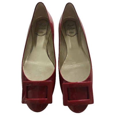 Pre-owned Roger Vivier Gommetine Patent Leather Ballet Flats In Red