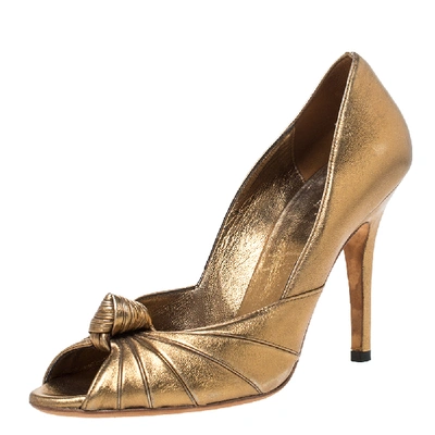 Pre-owned Gucci Metallic Gold Leather Knot Peep Toe Pumps Size 37.5