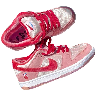 Pre-owned Nike Sb Dunk Velvet Trainers In Pink