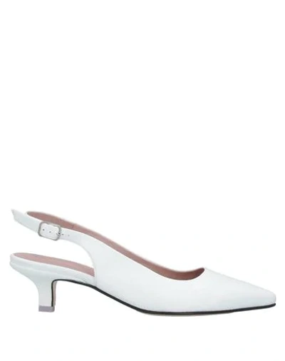 Pomme D'or Pump In White