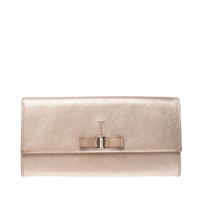 Pre-owned Ferragamo Beige Metallic Leather Bow Continental Wallet