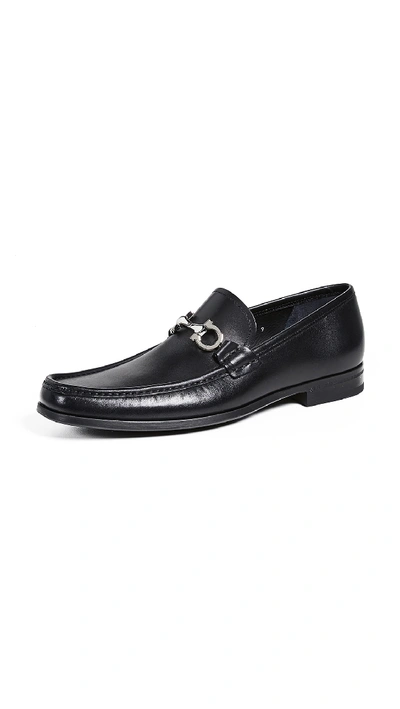 Ferragamo Leather David Loafer With Gancini Hook For Men In Nero