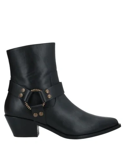 Paola D'arcano Ankle Boots In Black