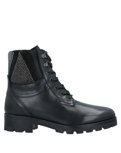 Manas Ankle Boots In Black