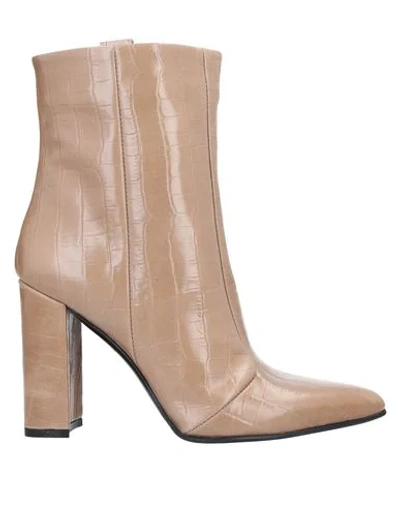 Archive Ankle Boot In Beige