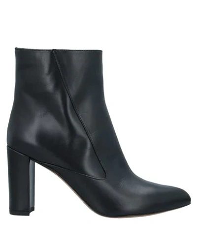 Pura López Ankle Boots In Black