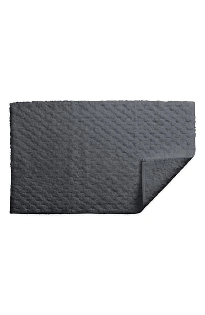 Matouk Lotus Bath Rug In Charcoal