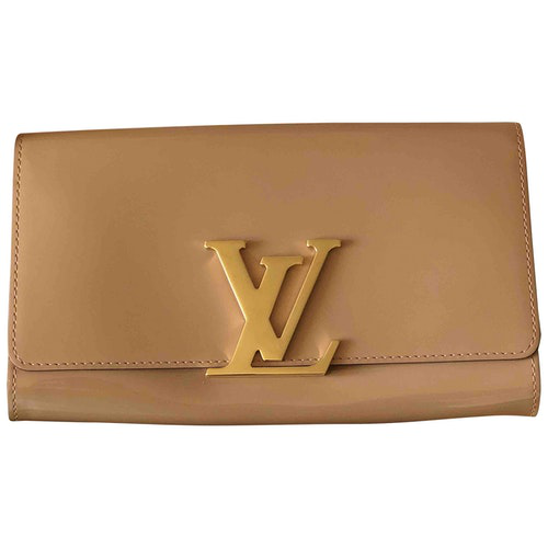 Pre-Owned Louis Vuitton Louise Beige Patent Leather Clutch Bag | ModeSens